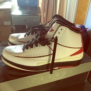 Jordan retro 2 sz 12 sneakers